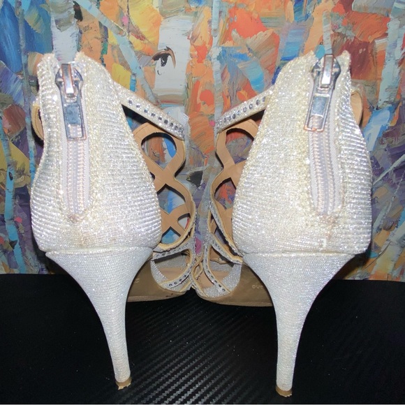 Zigi Soho Women Size 7 Daliyah Open Toe Dress Sandals- Silver - Picture 8 of 9